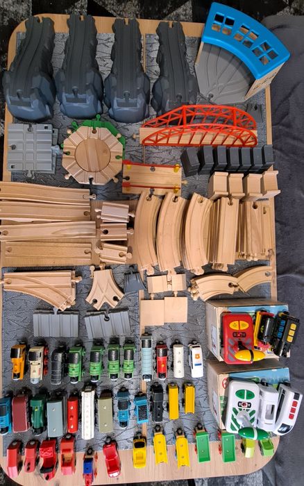 Zestaw tory drewniane i pociągi