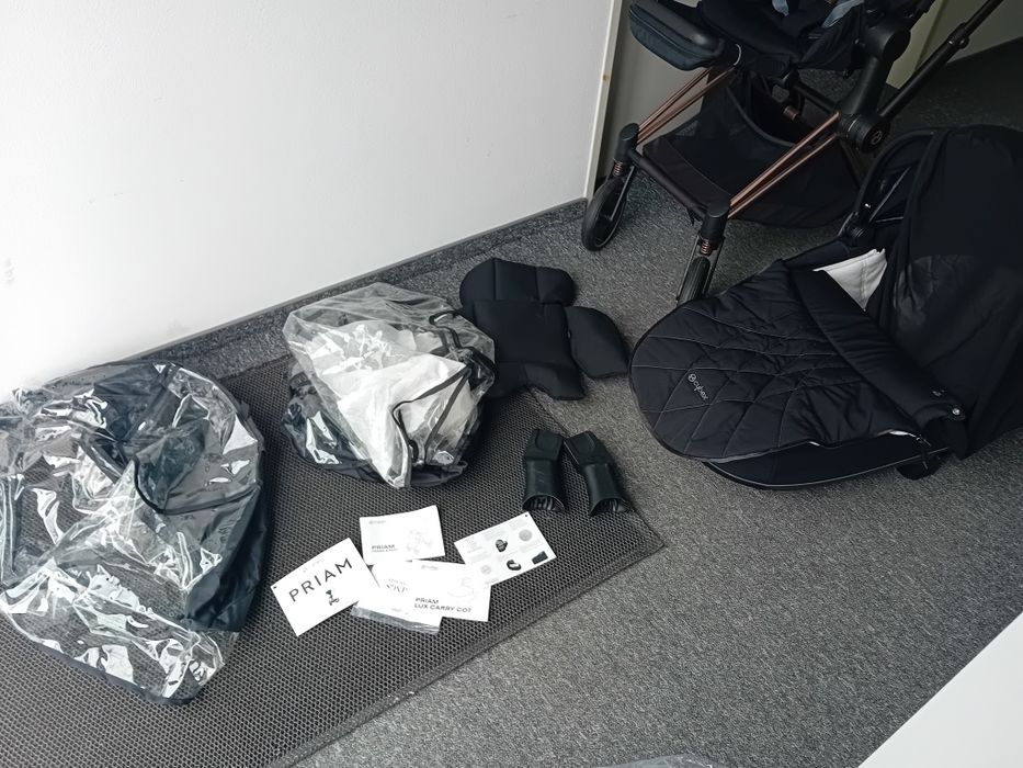 Wózek 3w1 Cybex Priam Lux czarny, piękny 

Sprzedam zesta