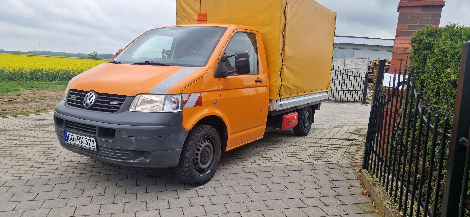 Volkswagen T5 1.9TDI  2009r zadbany bdb stan  plandeka