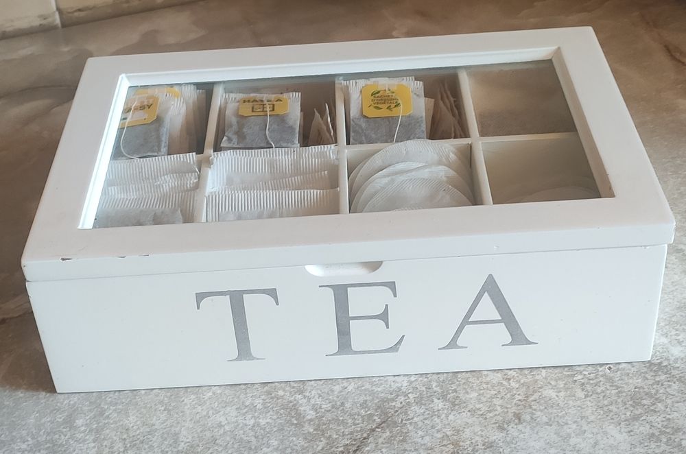 Drewniany pojemnik na herbatę tea z ośmioma przegródkami