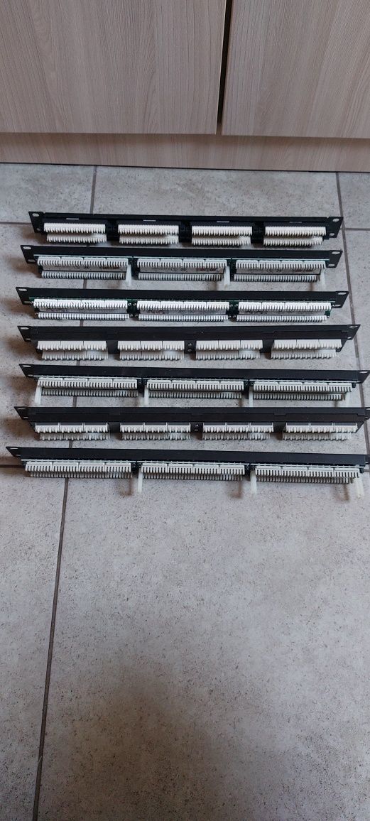бу вживана патч панель RJ-45 19" 24 портал cat 5e под сервер комутацио