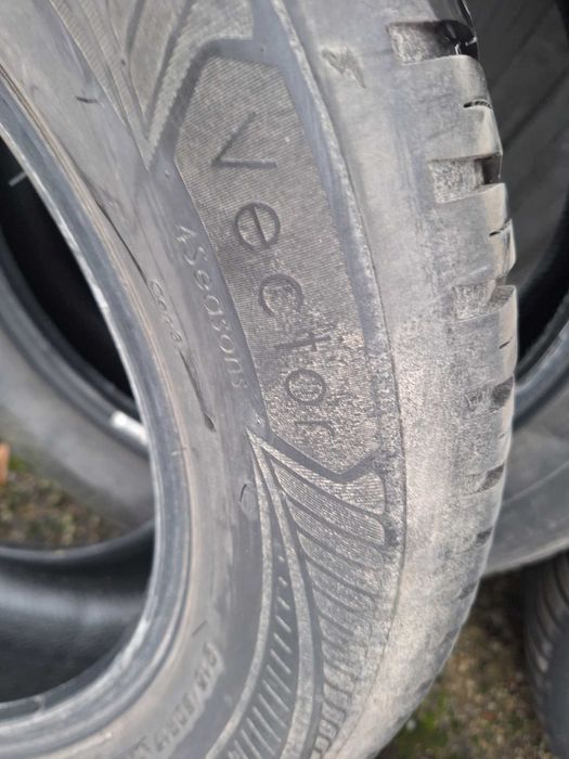 Opony 215/60 R17 - Goodyear Vector 4seasons