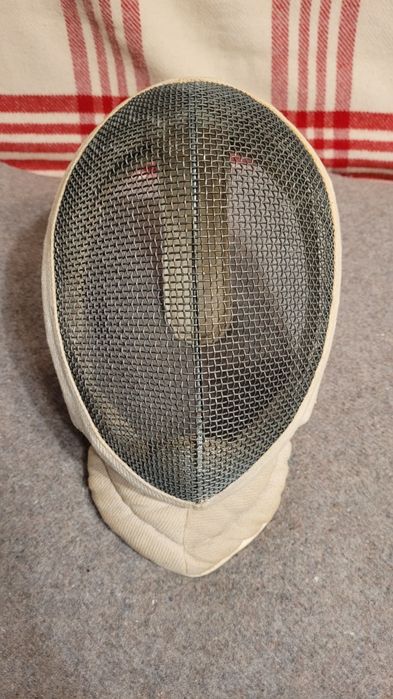 Stara maska szermiercza.