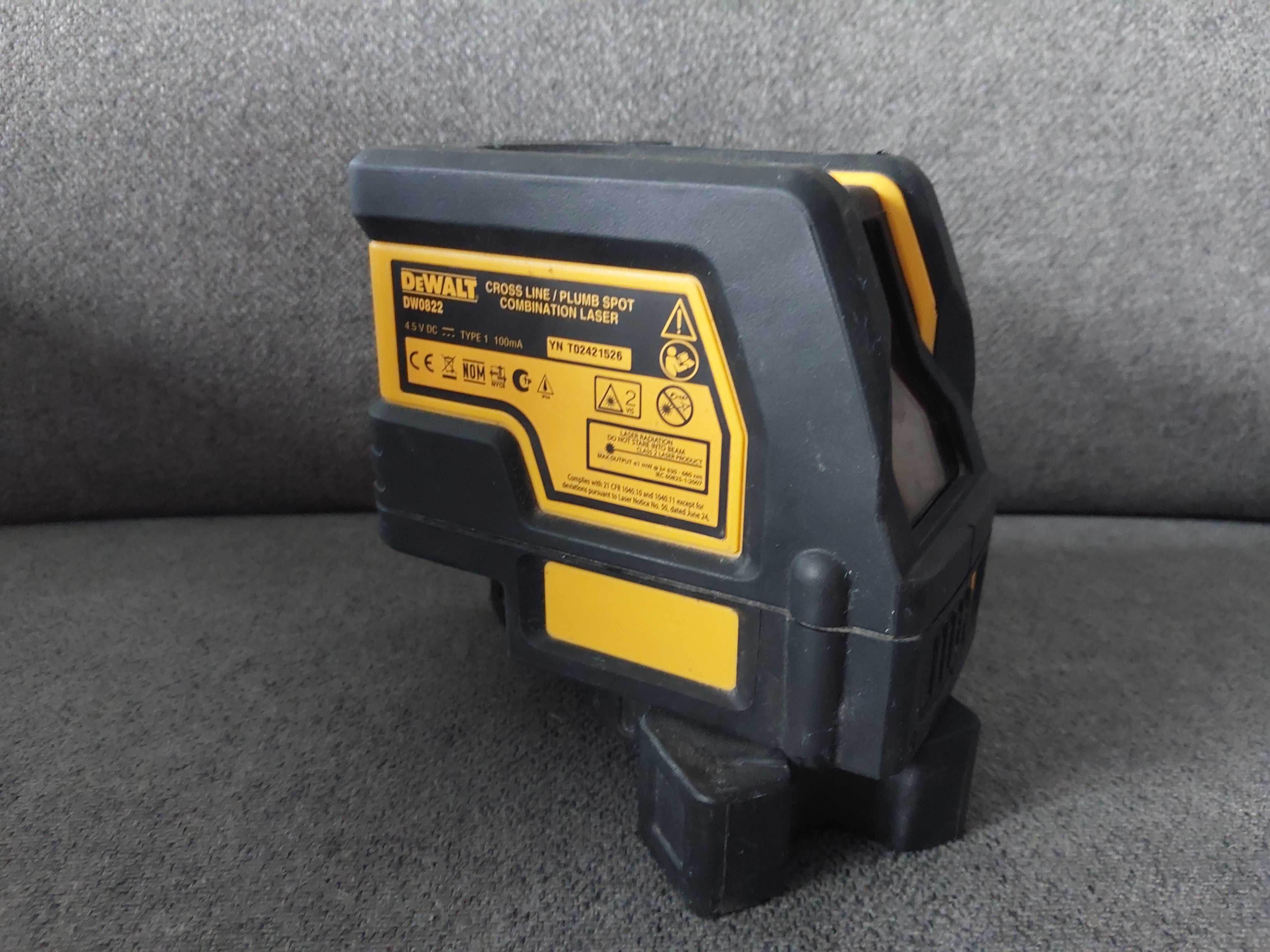 DEWALT laser samopoziomujący krzyżowy DW0822, krzyżowo - punktowy
