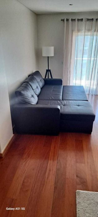 Sofá-cama FRIHETEN (IKEA) em pele com Chaise longue +  candeeiro
