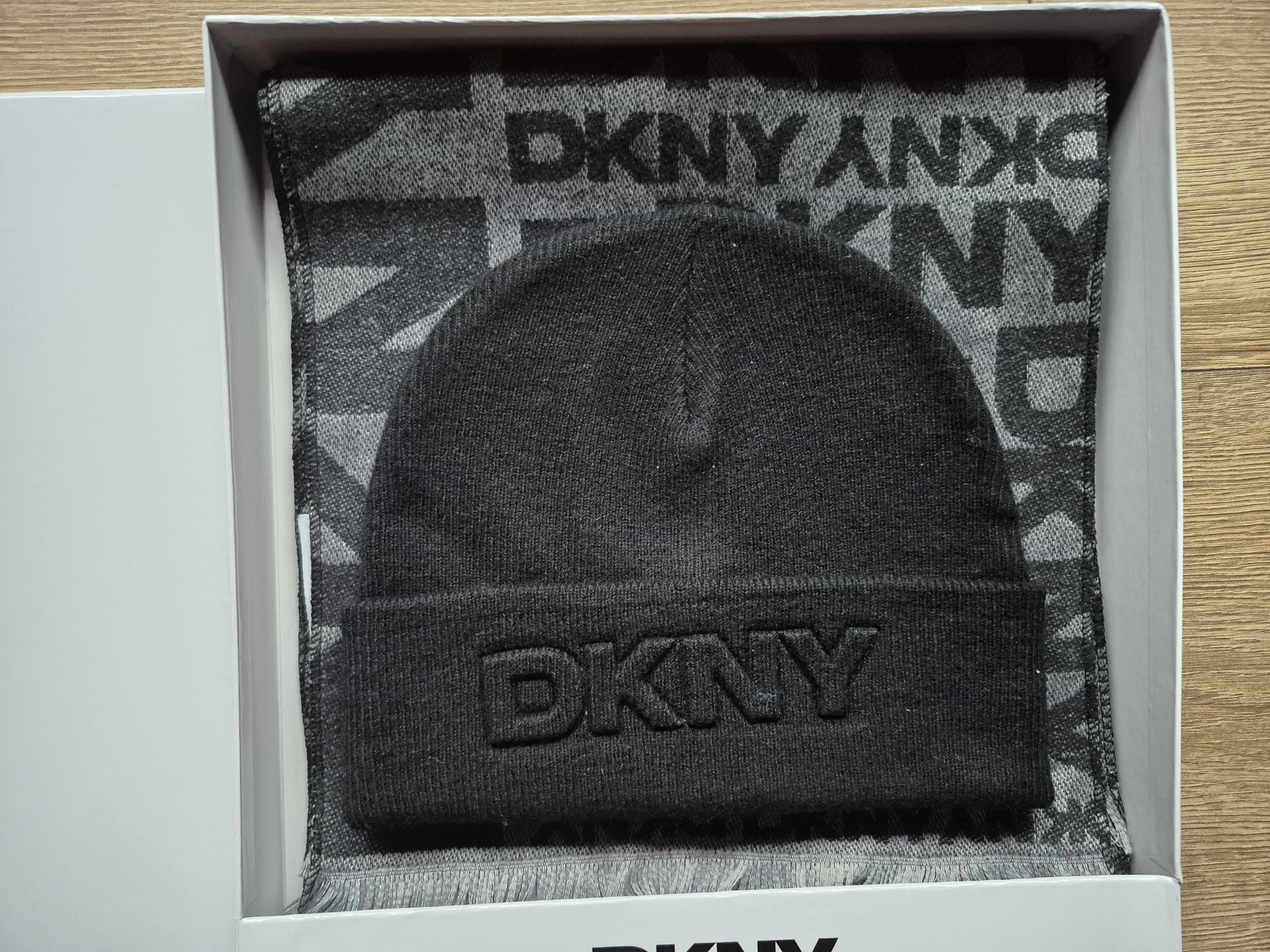 Zestaw Czapka Szalik DKNY
