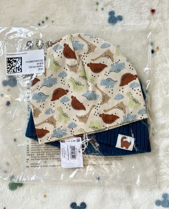 Zestaw 2. nowych czapeczek niemowlęcych w dinozaury wiosna 3-6 mies.