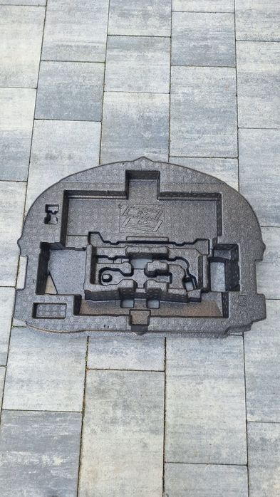 Toyota Corolla E21 HB 18-24 Styropian koła dojazdowego