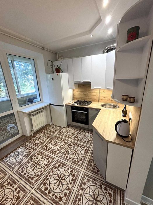 БЕЗ КОМІСІЇ! 1 кКв біля Школа №1. ГАЗ. парк ПРАВІКА