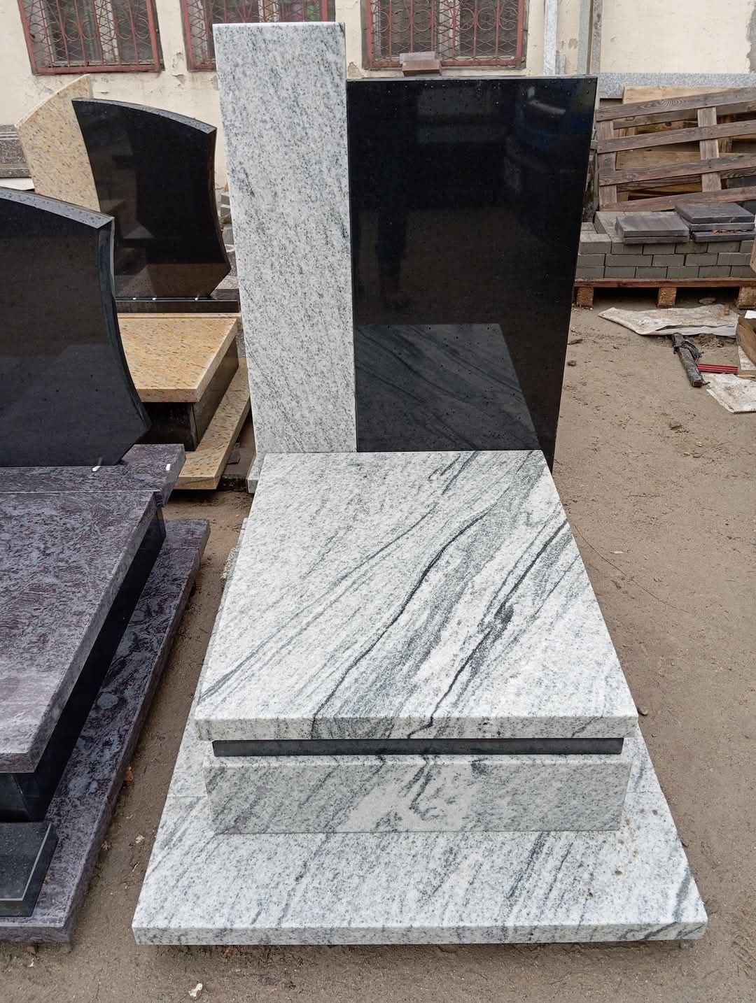 Nagrobki granitowe