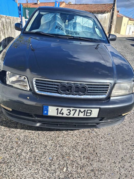 Audi A4 pintura nova, estofos novos.