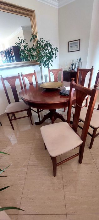 Cadeira resistentes, bonitas, como novas