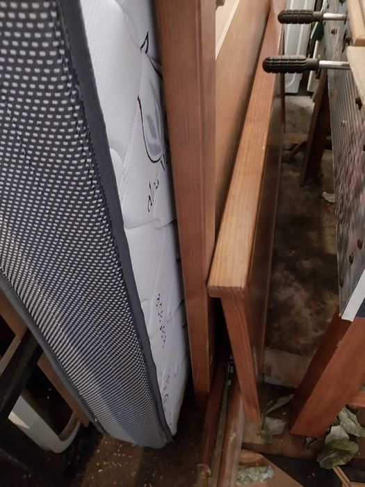 Cama de casal  com colchão e estrado