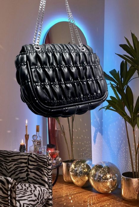 Śliczna torebka czarna na ramię lub do ręki Bershka