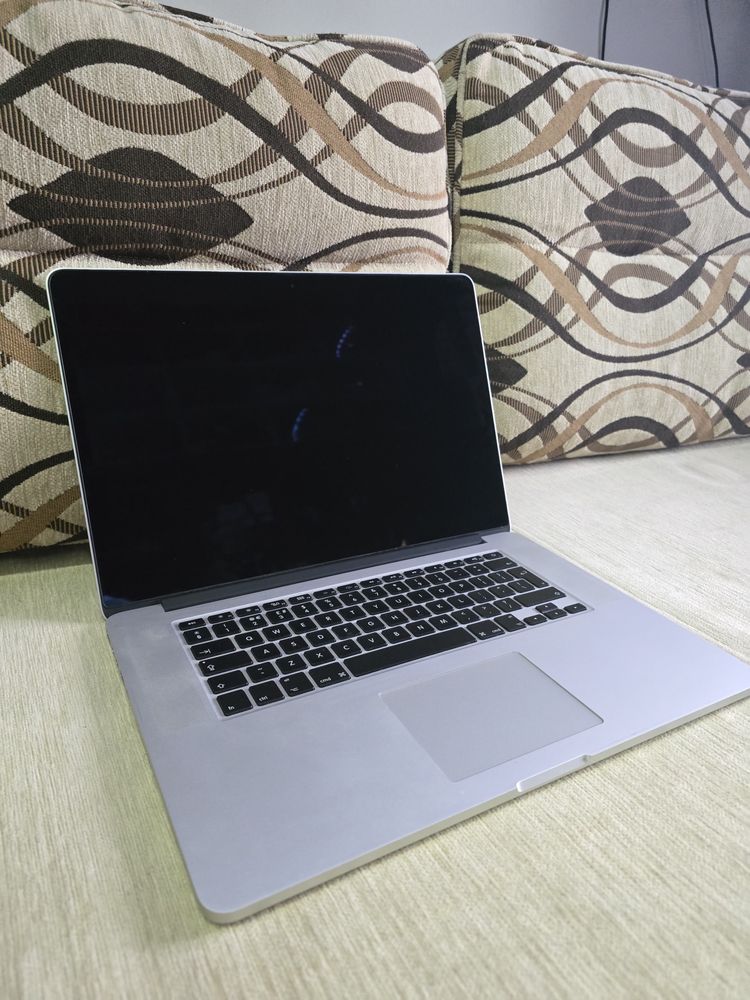 Laptop Apple MacBook Pro 15" 2015 i7 16GB / 256 GB Etui BDB