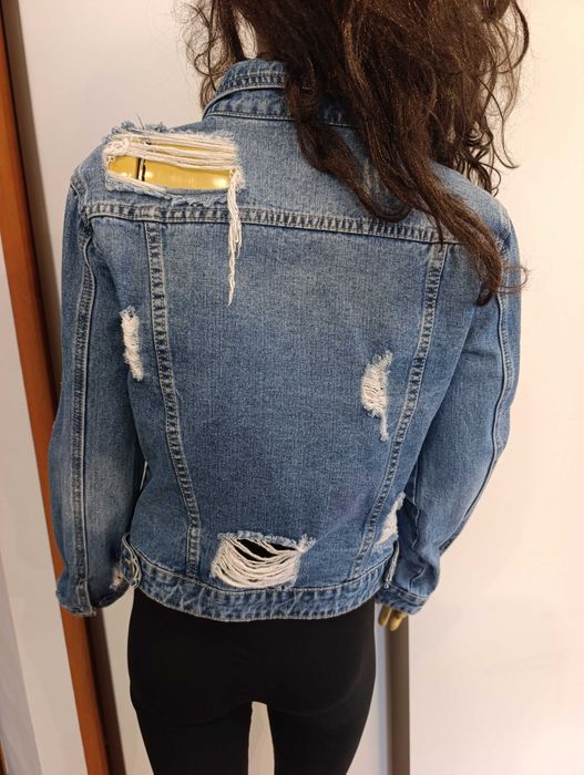 Damska jeansowa kurtka oversize – rozmiar M efekt „destroyed”,