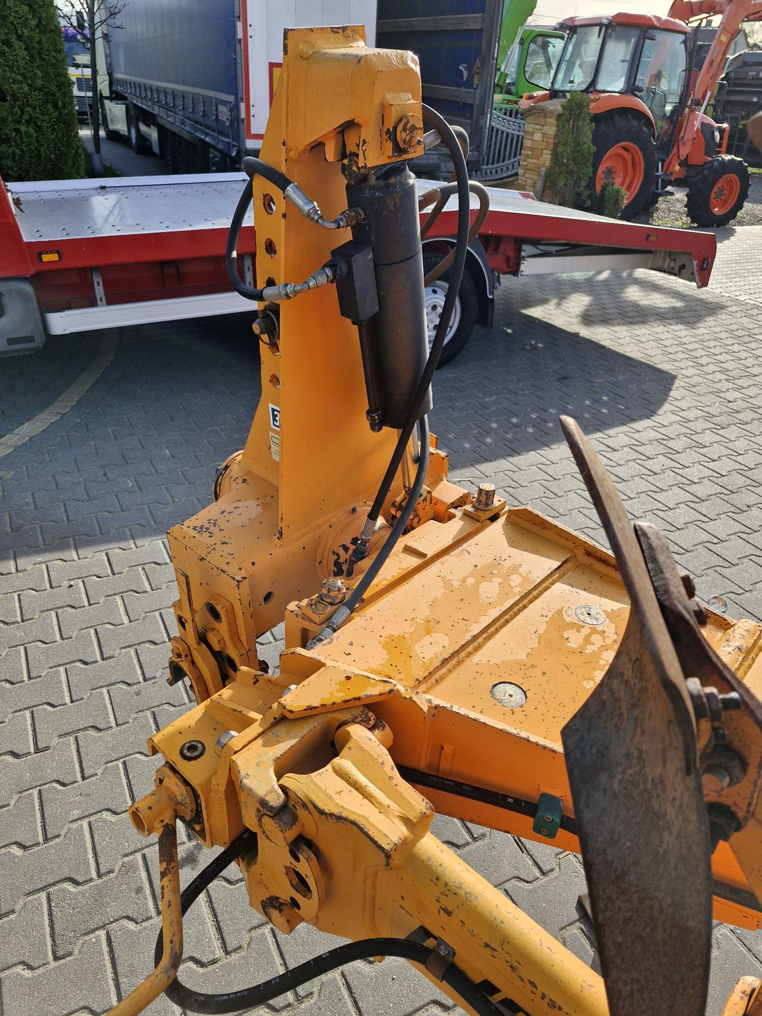 Pług obrotowy Huard 370 3-skibowy Zabezpieczenia hydrauliczne