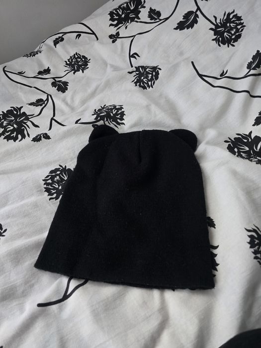 Czarna czapka dla dziecka kotek