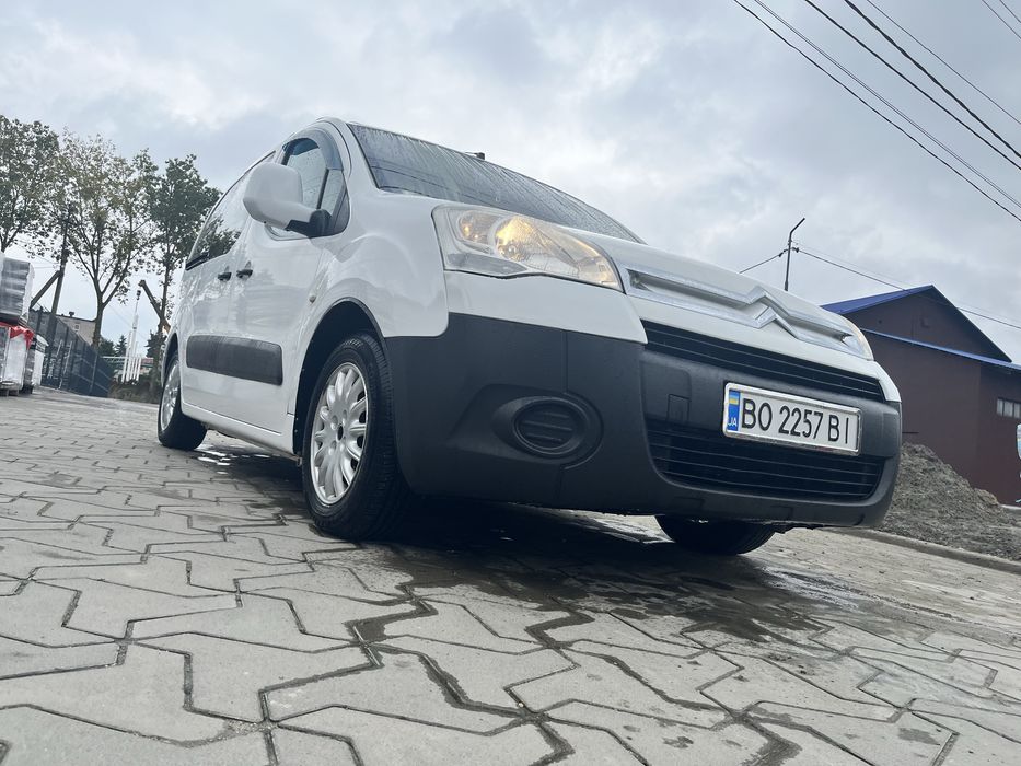 Продам автомобіль Сітроен Берлінго