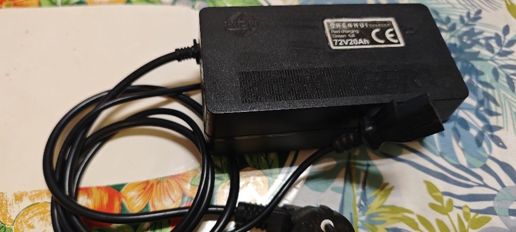 Vendo esse carregador 72 v