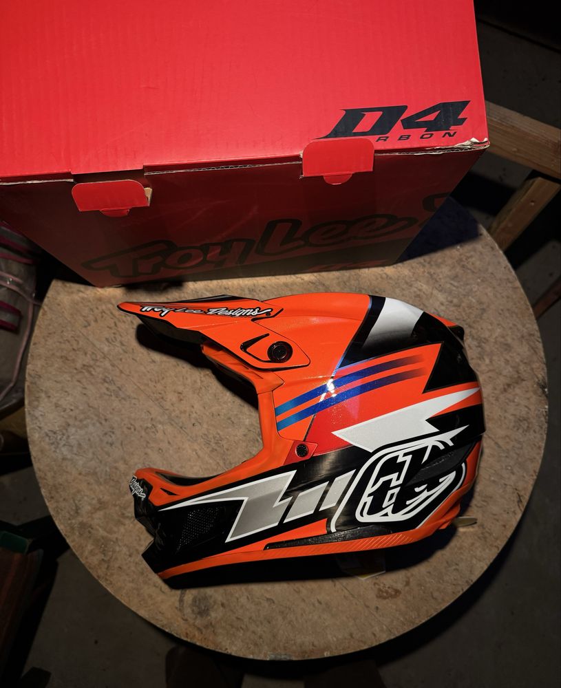 Kask Troy Lee Designs D4 Carbon Red czerwony nowy S