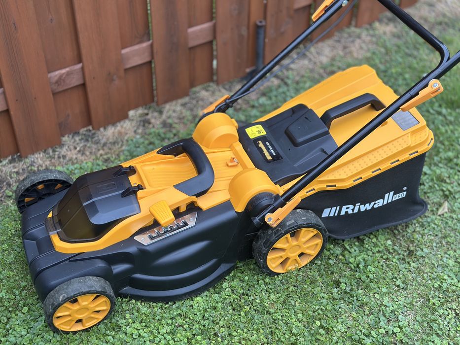 Kosiarka Akumulatorowa Riwall 40V | 2 Baterie + 2 Ładowarki!