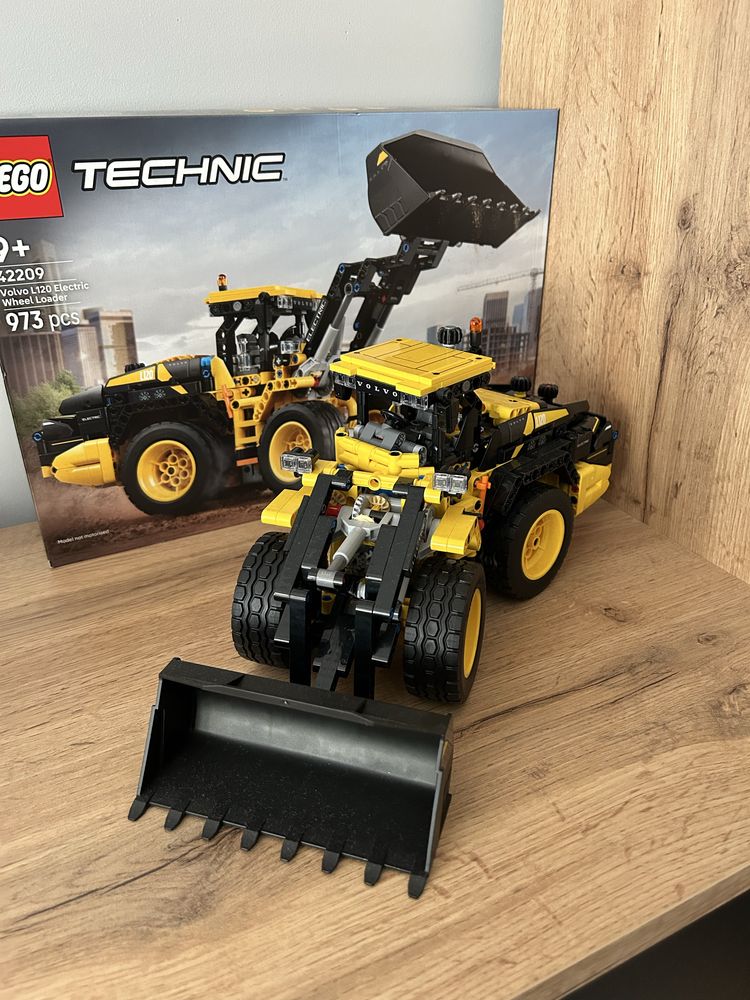 Lego Technic 42209 Ładowarka kołowa Volvo L120 Electric