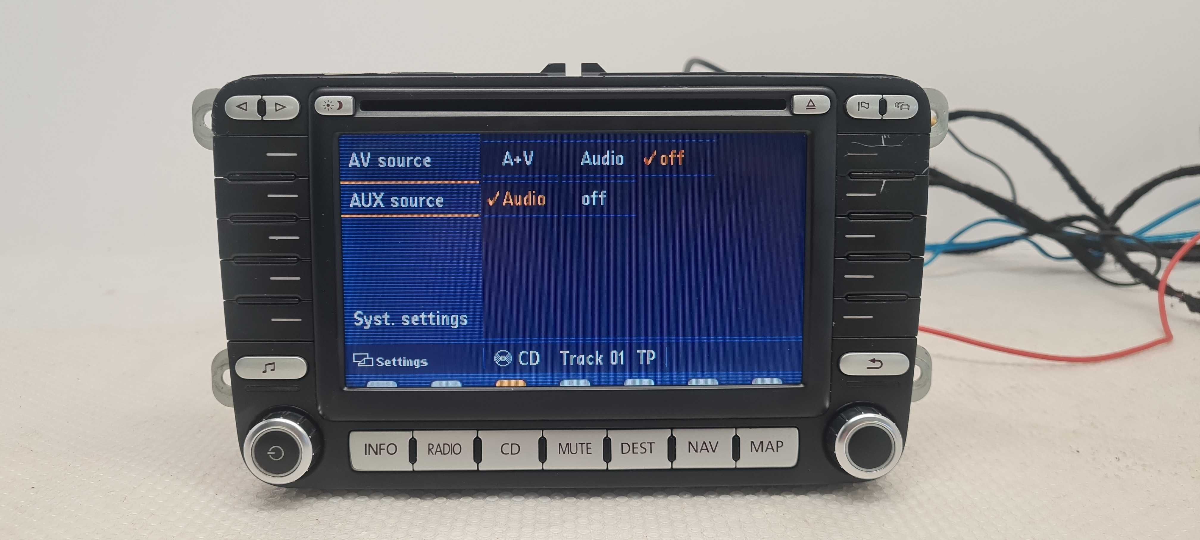 VW Golf V Passat B6 Radio NAWI Cd AUX 1K00---35198C z kodem