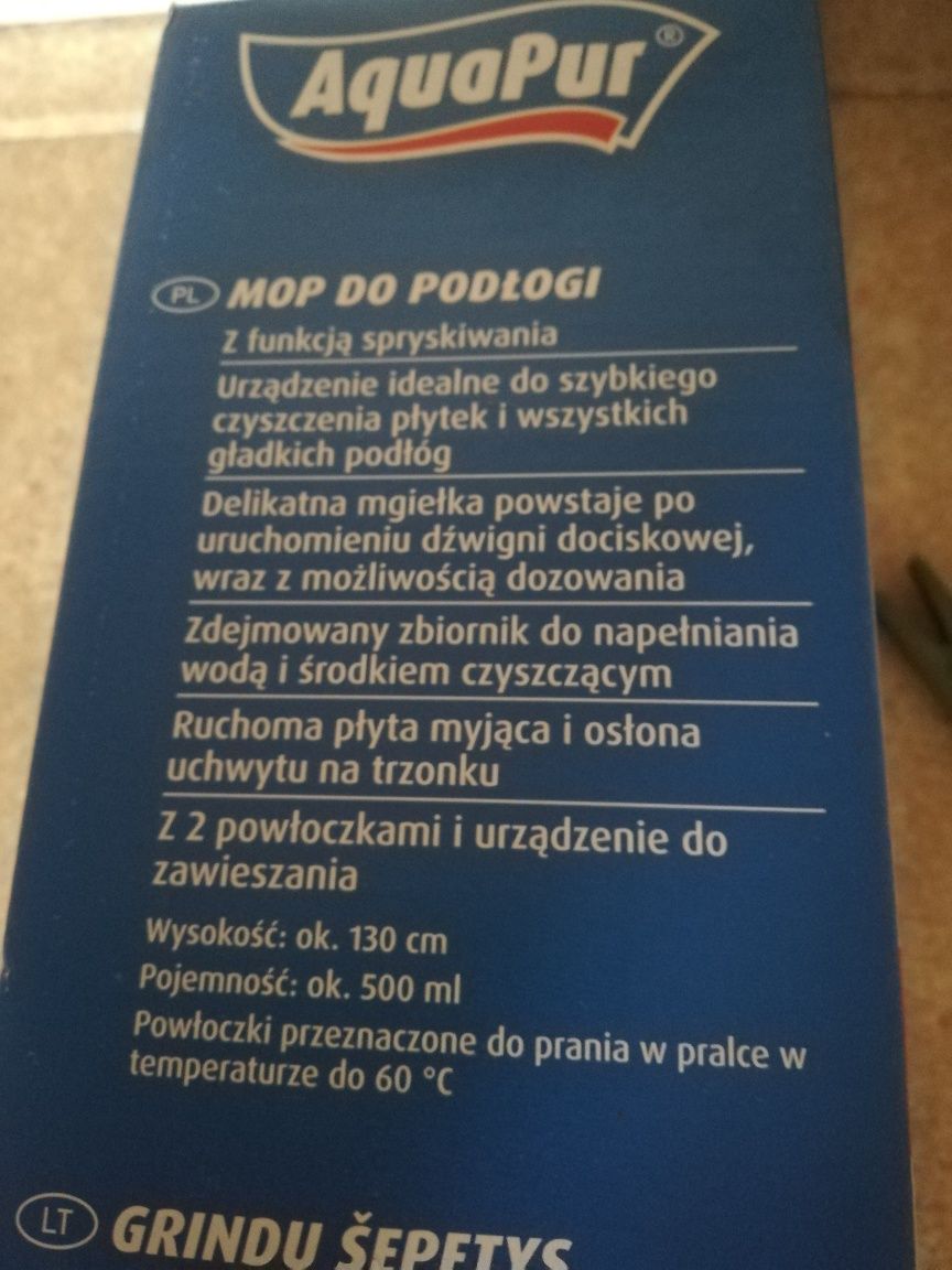 Mop do podlogi z funkcją spryskiwania