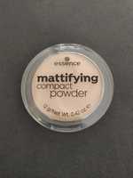 Puder Essence mattifying compact powder, 11 pastel beige