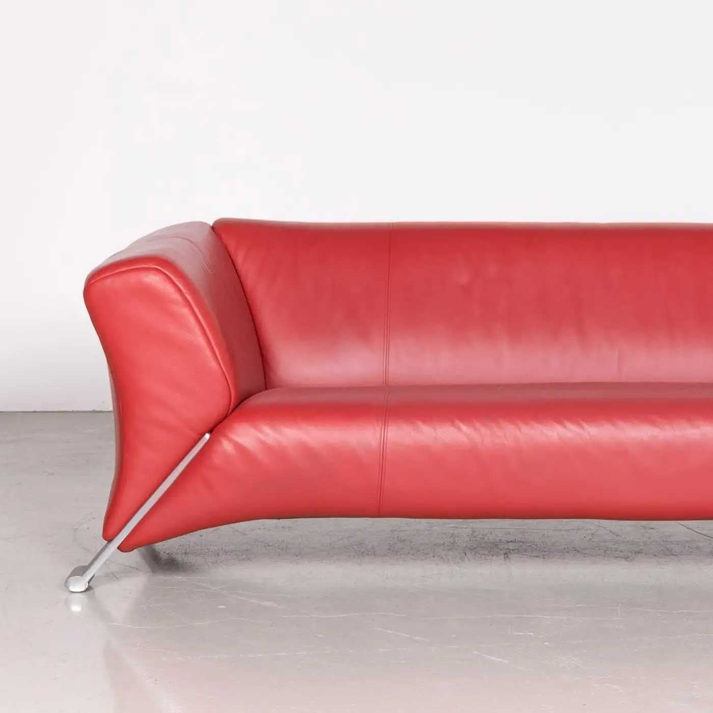 Кожаный красный диван на металлических ножках Rolf Benz 322 (210723)