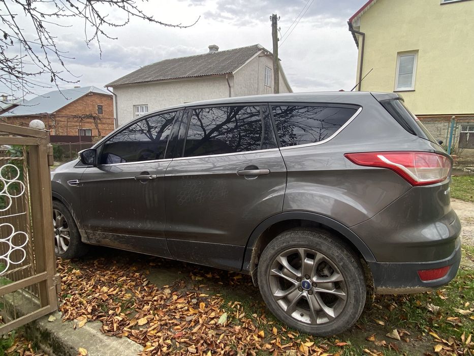 Автомобіль форд ескейп 2012 року