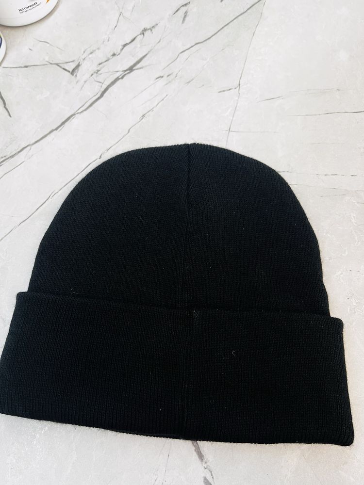 Шапка жіноча Guess