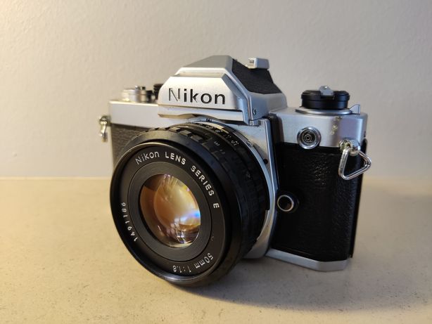 Nikon FM + Nikon Lens Series E 50mm 1:1.8 (pancake) Ø 52 mm + Filtro