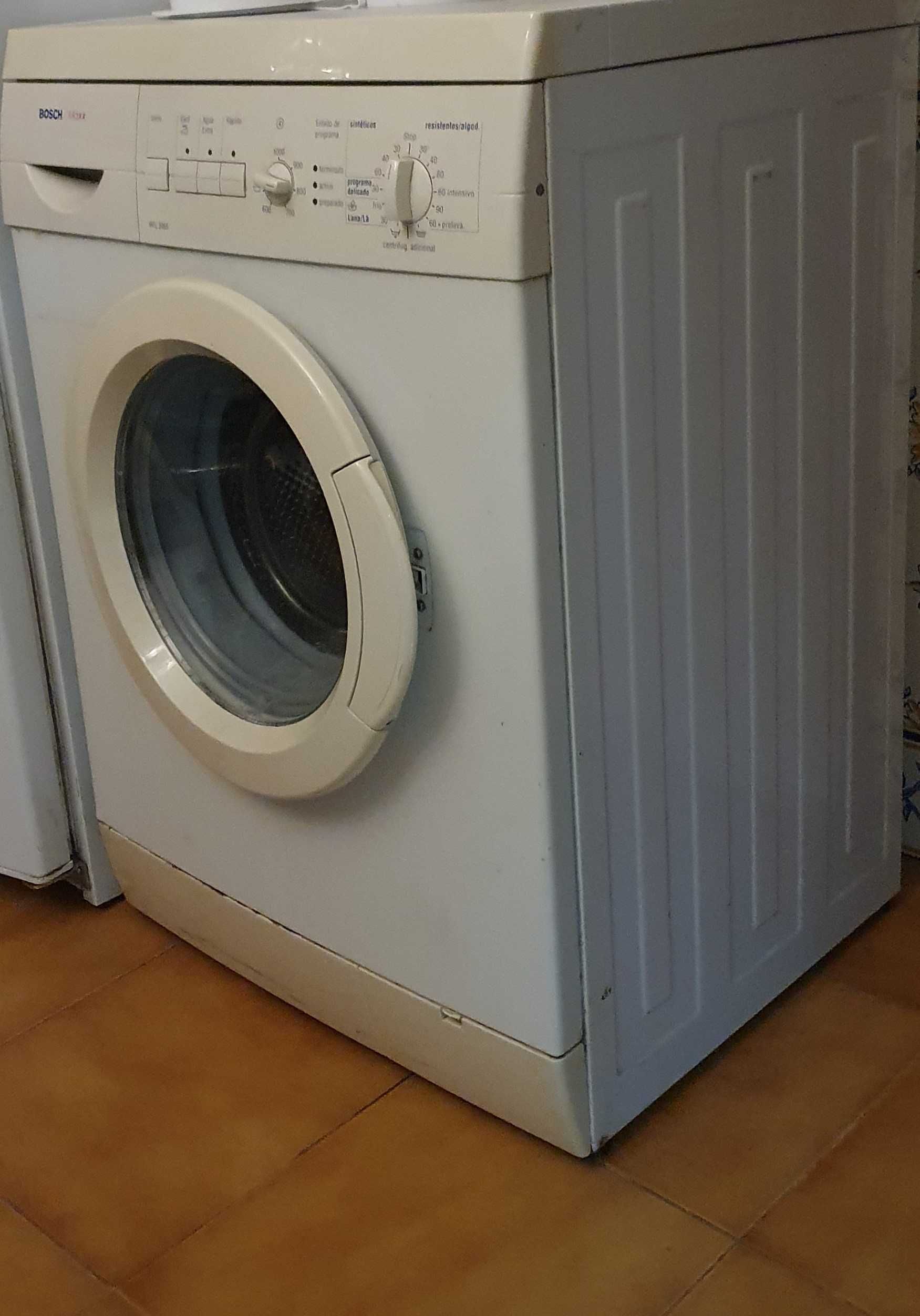 Máquina de Lavar Roupa BOSCH FD7903 MAXX, vintage - A funcionar