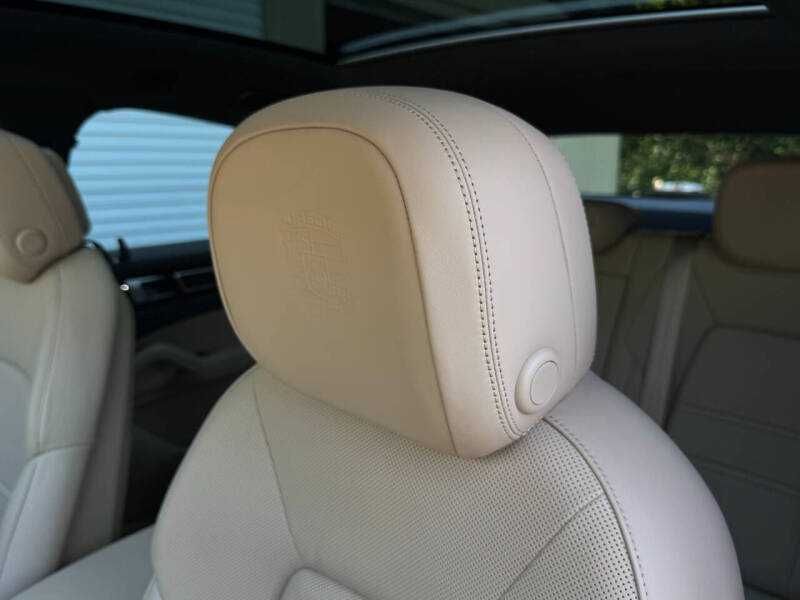 Porsche Cayenne Coupe      2023