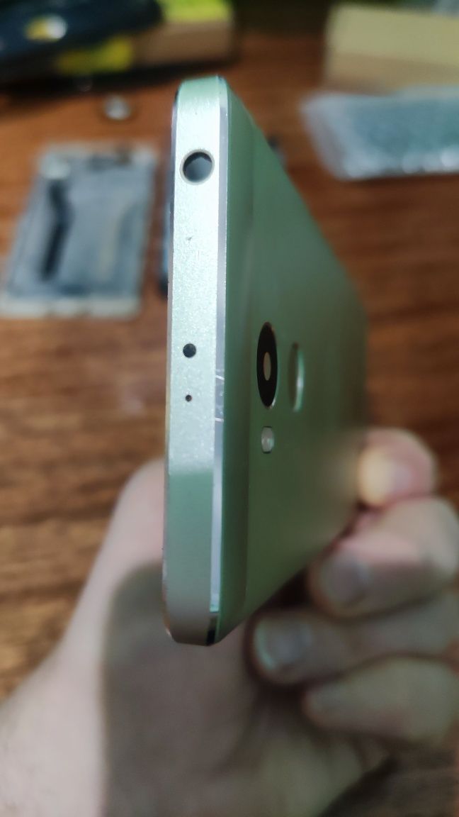 Продам задню кришку і запчастини до Xiaomi Redmi 4 Prime (Pro)