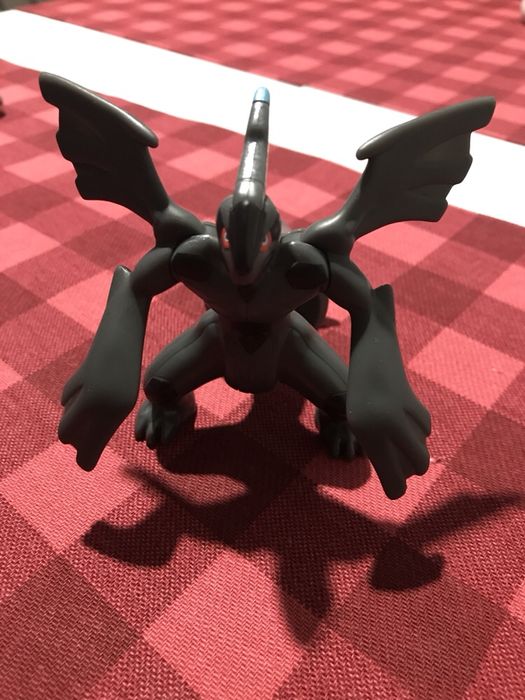 Boneco Pokémon - Zekrom