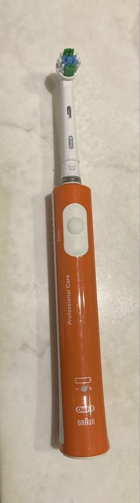 Escova eletrica oral B