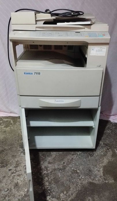 Impressora Konica 7115 em bom estado de conservação