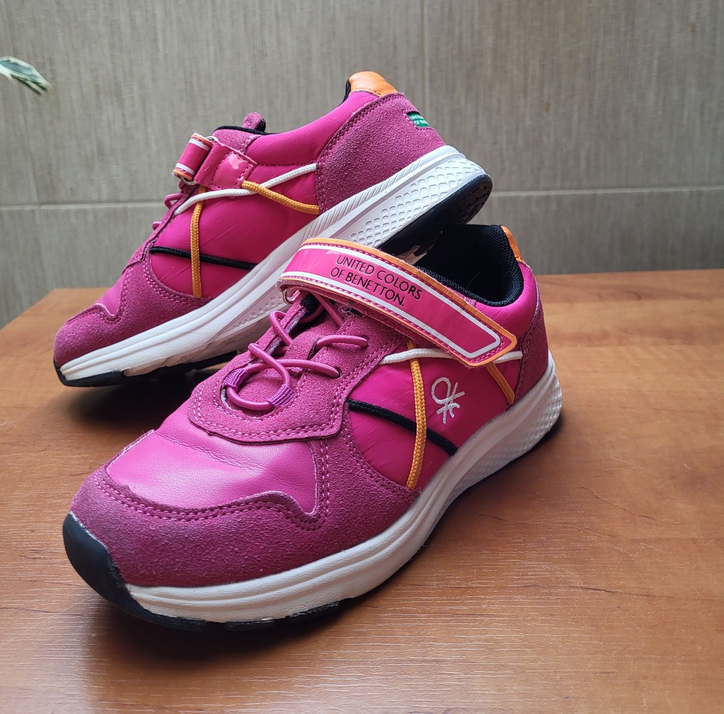 lekkie buty sportowe na rzepy, adidasy dziewczęce Benetton 34