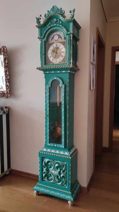 Relógio de caixa alta