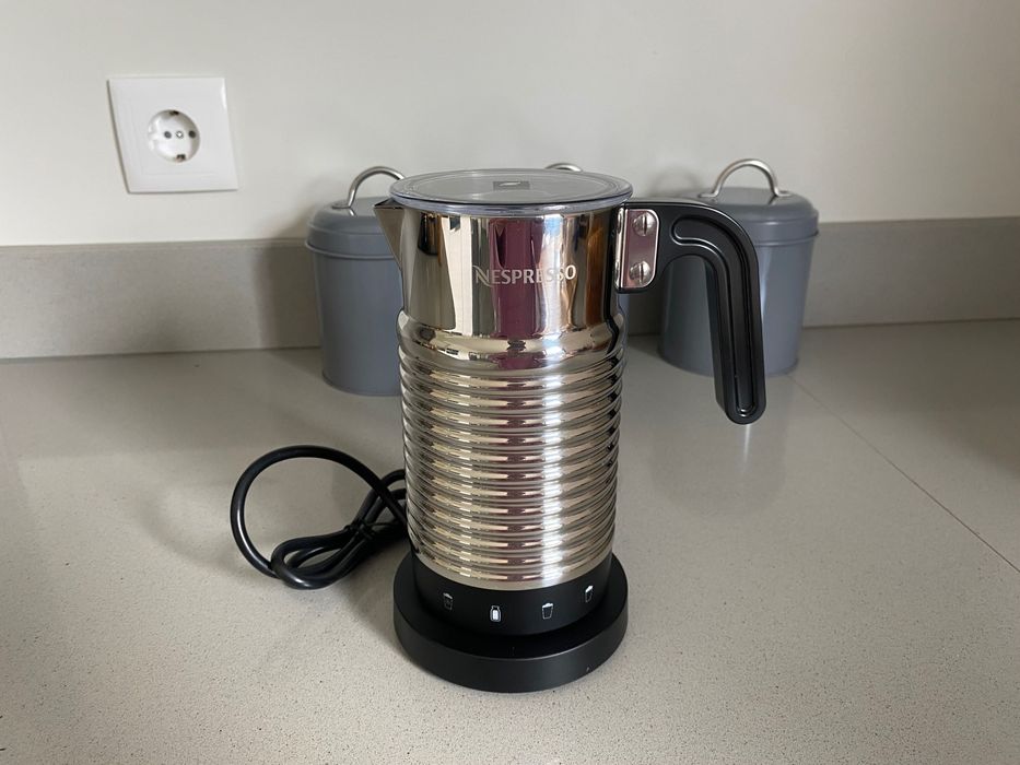 Espumador / Batedor de Leite Aeroccino 4 Nespresso