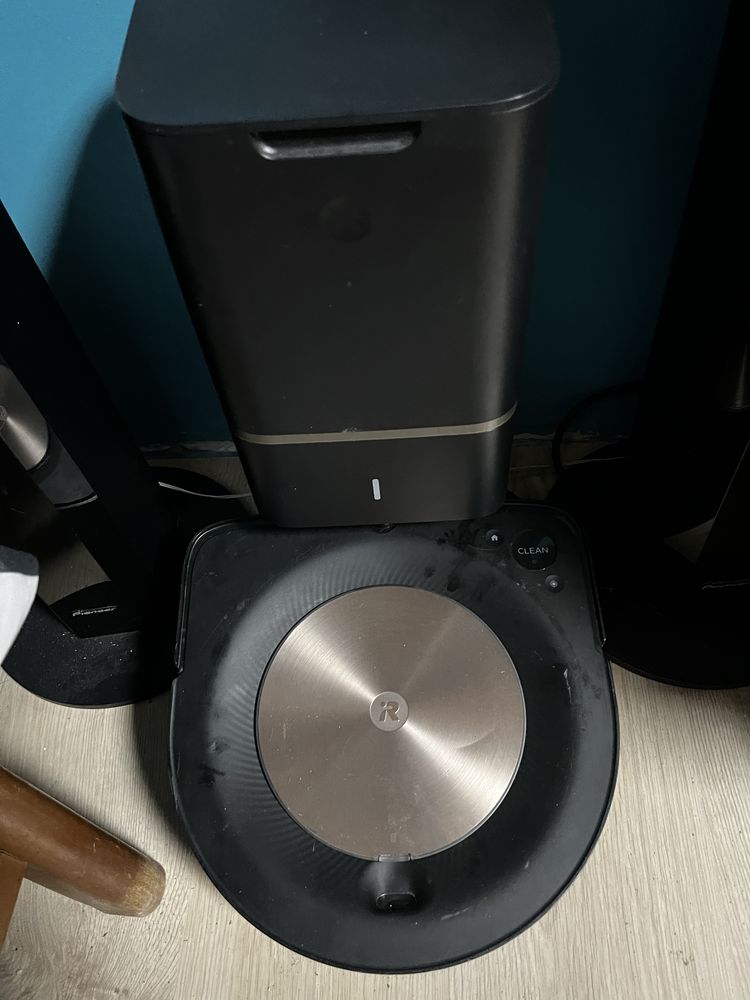 iRobot Roomba s9+ z stacją dokująca z wbudowanym odkurzaczem