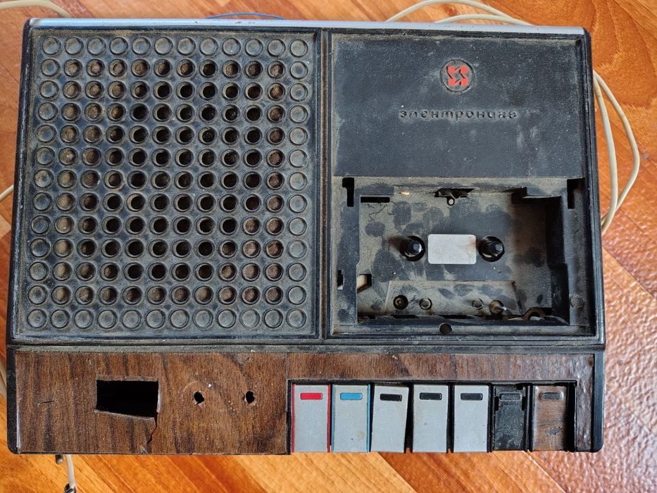 Магнітофон касетний електроника