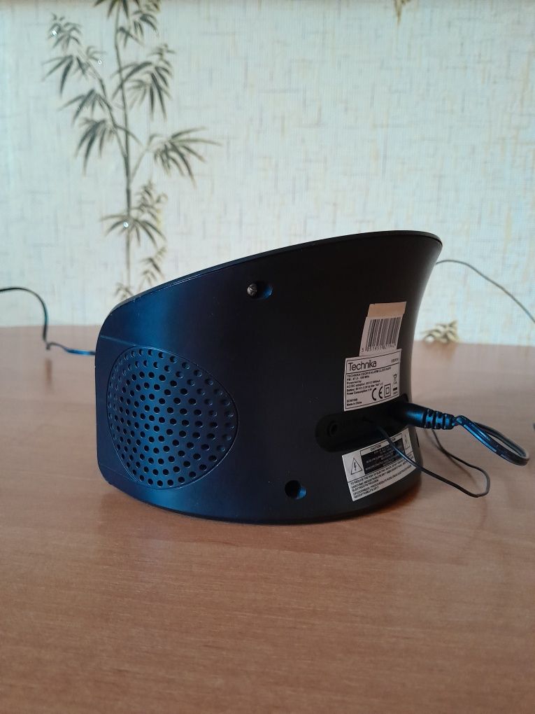 Часы настольные с подсветкой радио колонка Technika Техника CECR10