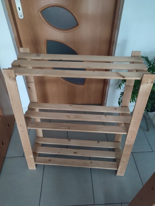 Oddam za darmo cztery szafki z półkami