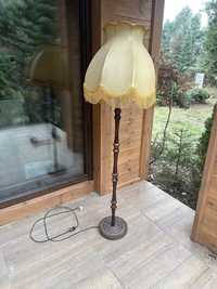 Duża stojąca lampa