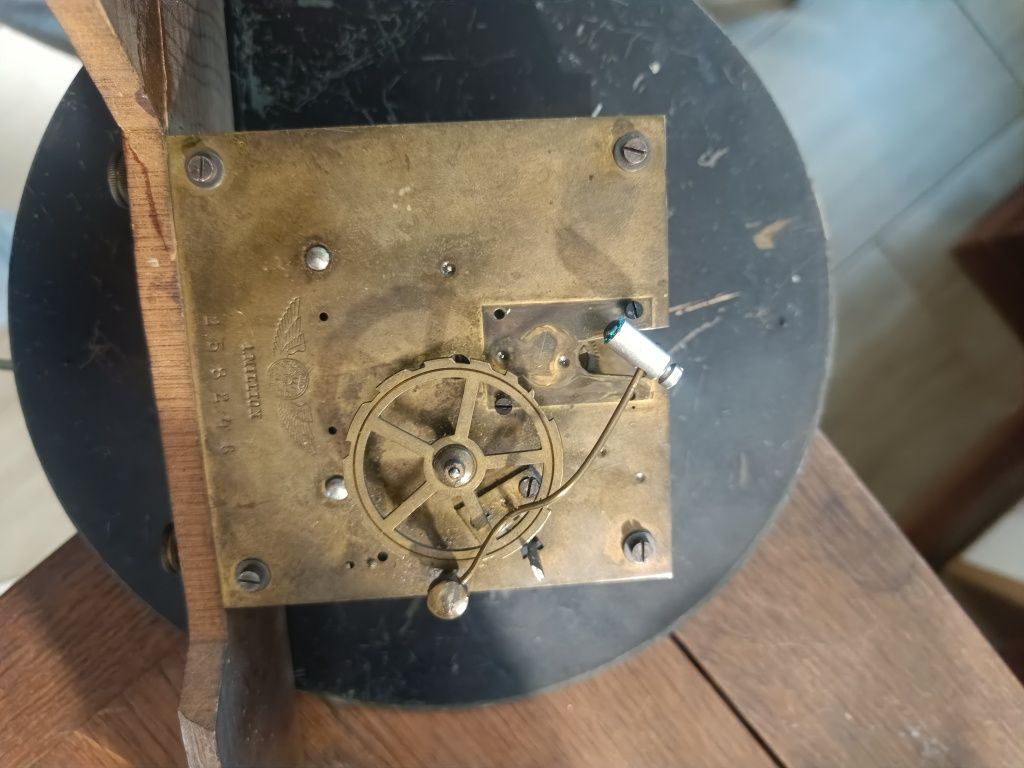 Stary zegar mechanizm naprawa