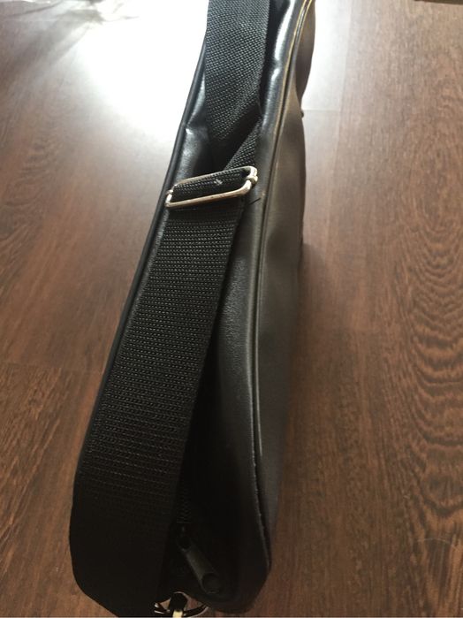 Saco na cor preta! Com uma alça